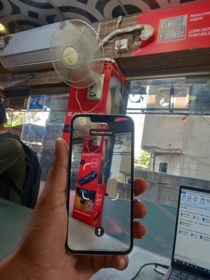 Apple iPhone 13 0