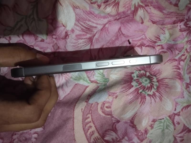 Apple iPhone 15 Pro 2