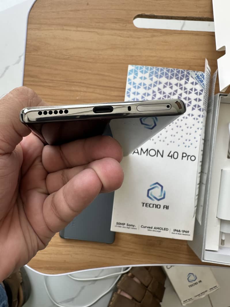 Tecno CAMON 40 Pro 1