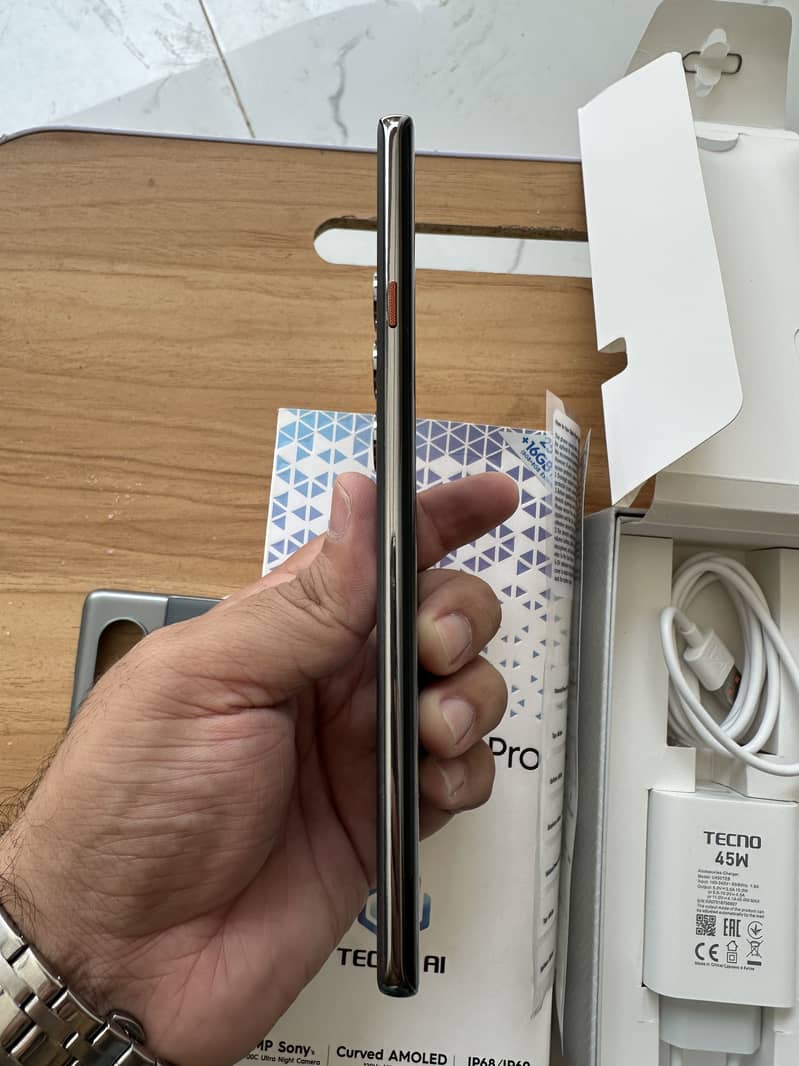 Tecno CAMON 40 Pro 4