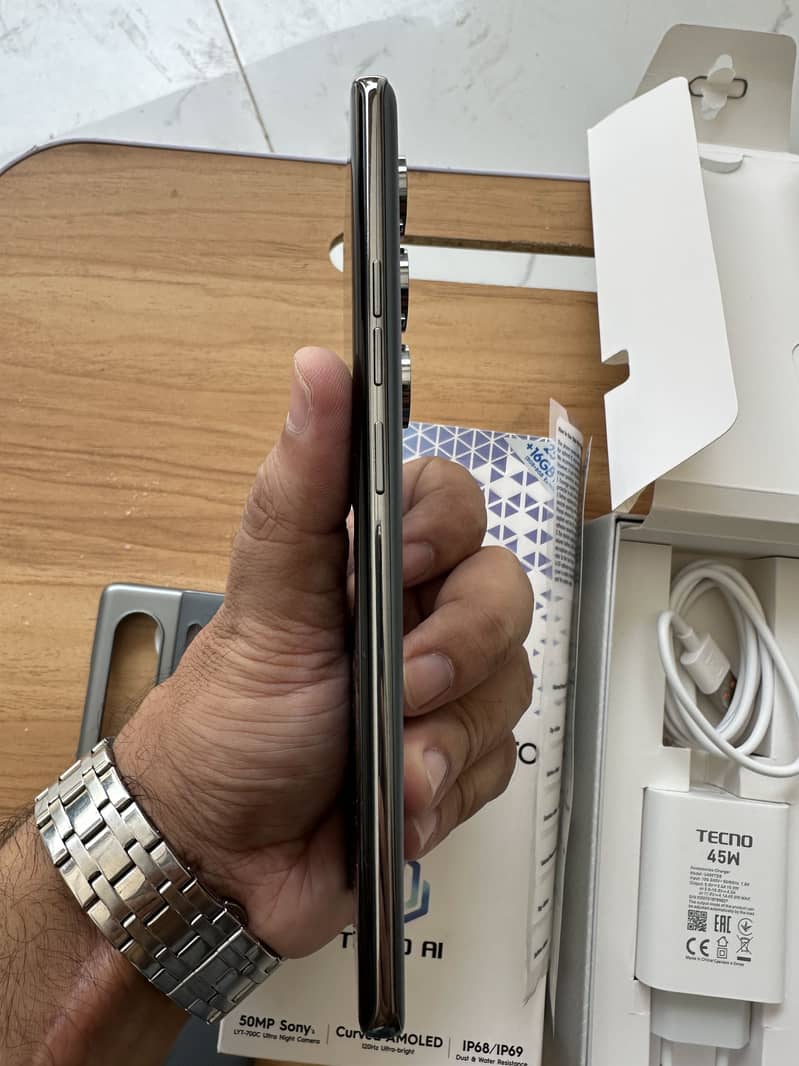Tecno CAMON 40 Pro 5