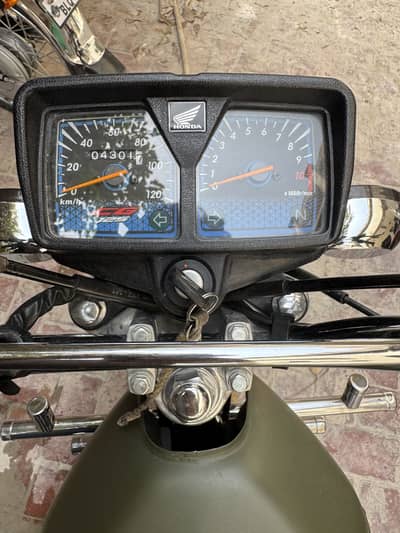 Honda CG 125 S (self start) black color 0-3-3-9-3-9-3-8-3-8-3
