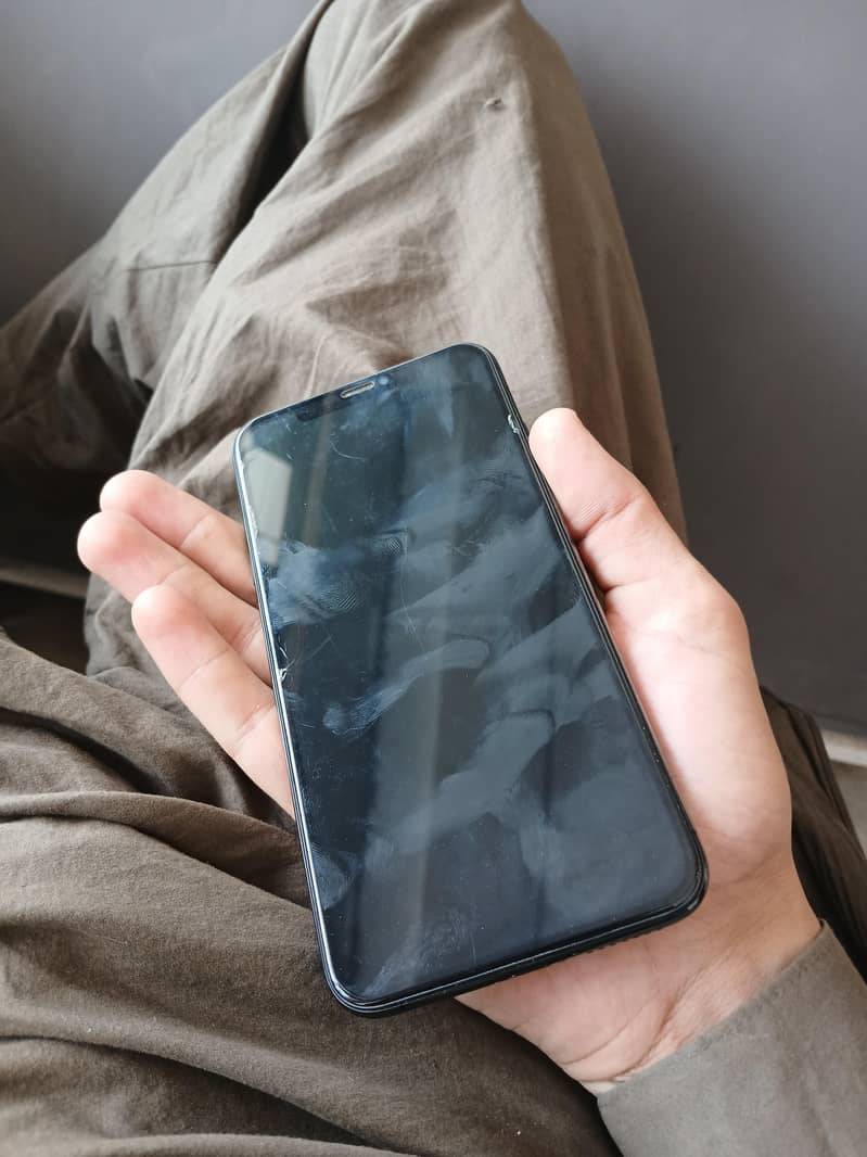 Apple iPhone XS Max 0