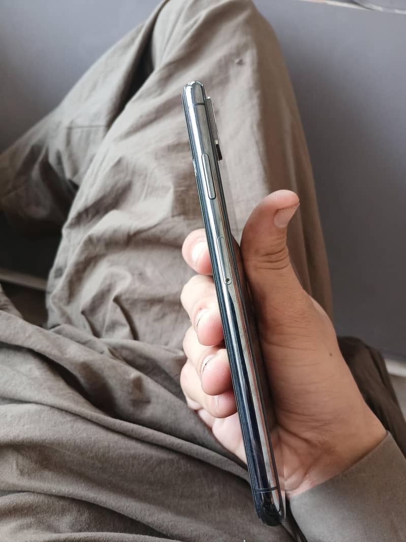 Apple iPhone XS Max 2