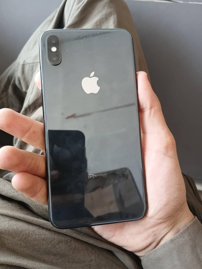 Apple iPhone XS Max 4