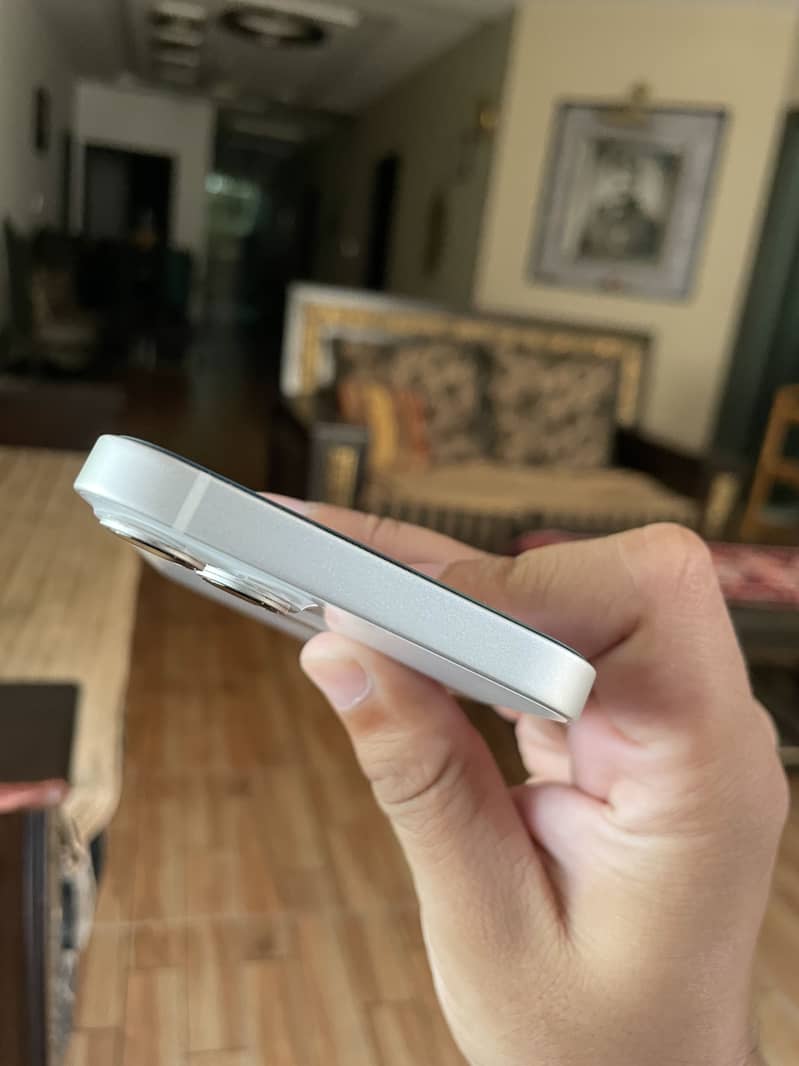 Apple iPhone 13 1