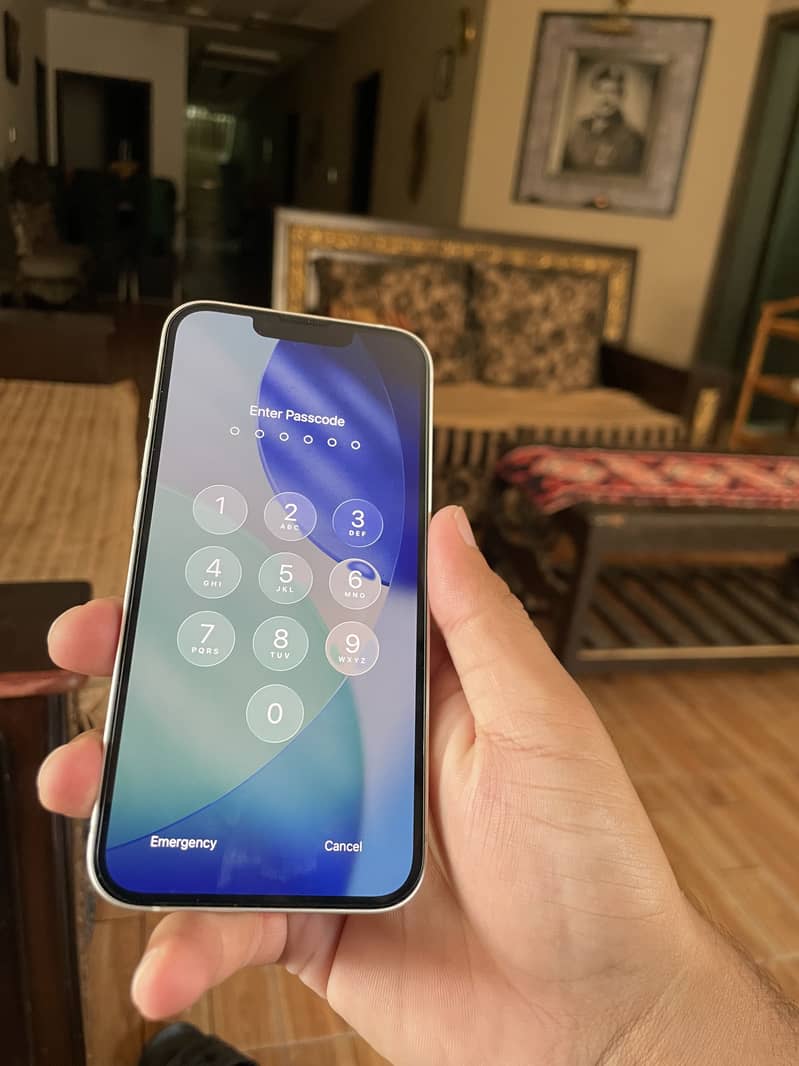 Apple iPhone 13 2
