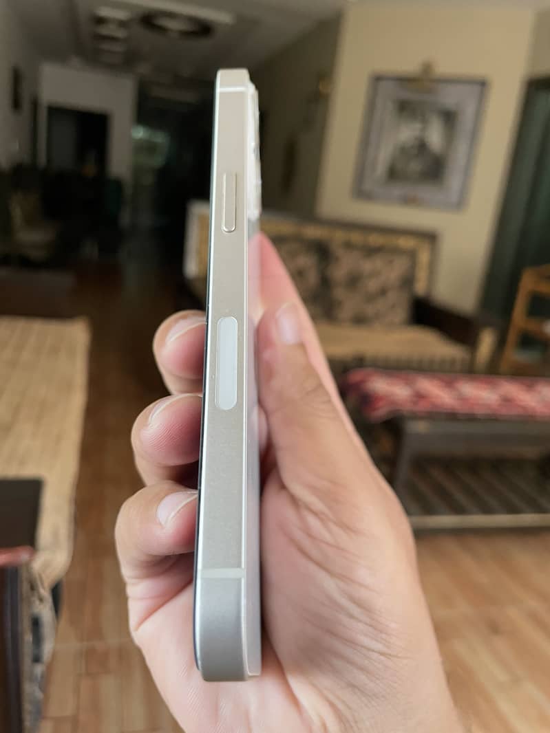 Apple iPhone 13 4