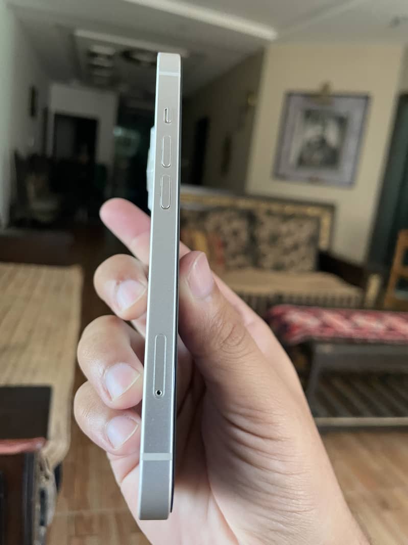 Apple iPhone 13 5