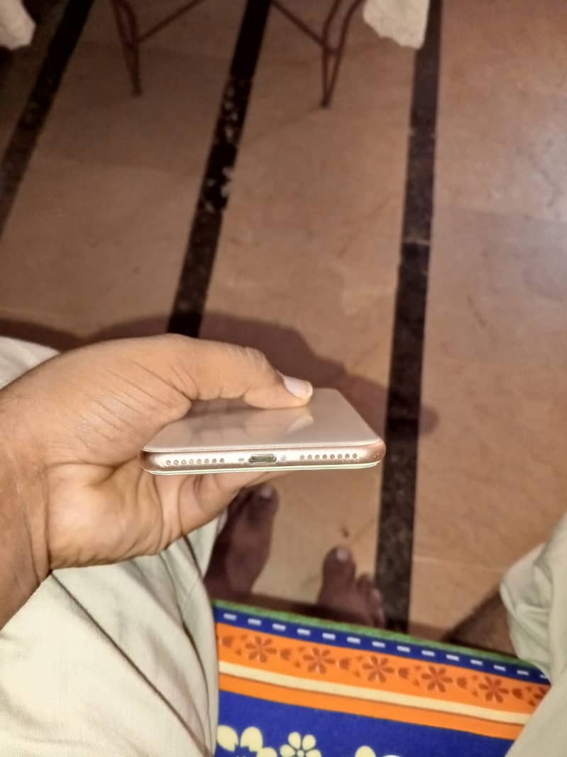 Apple iPhone 8 Plus 1