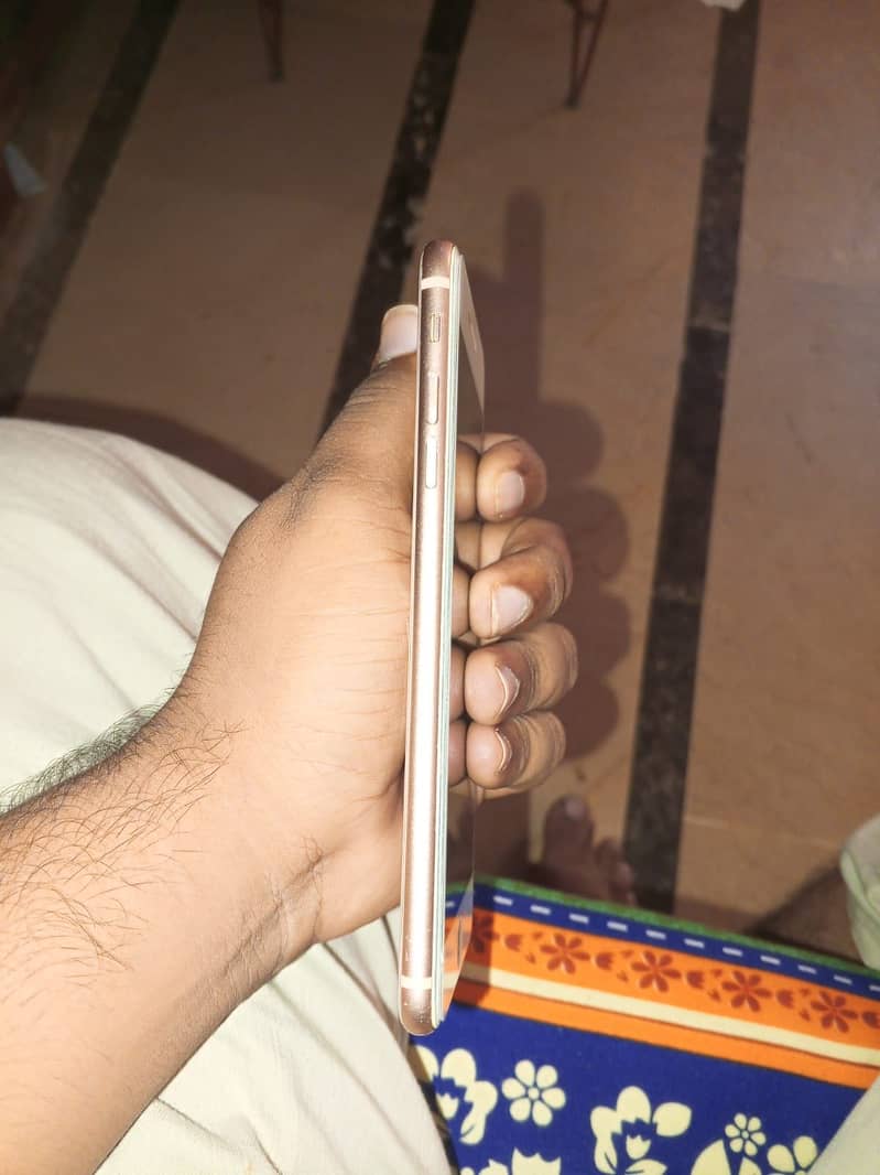 Apple iPhone 8 Plus 3