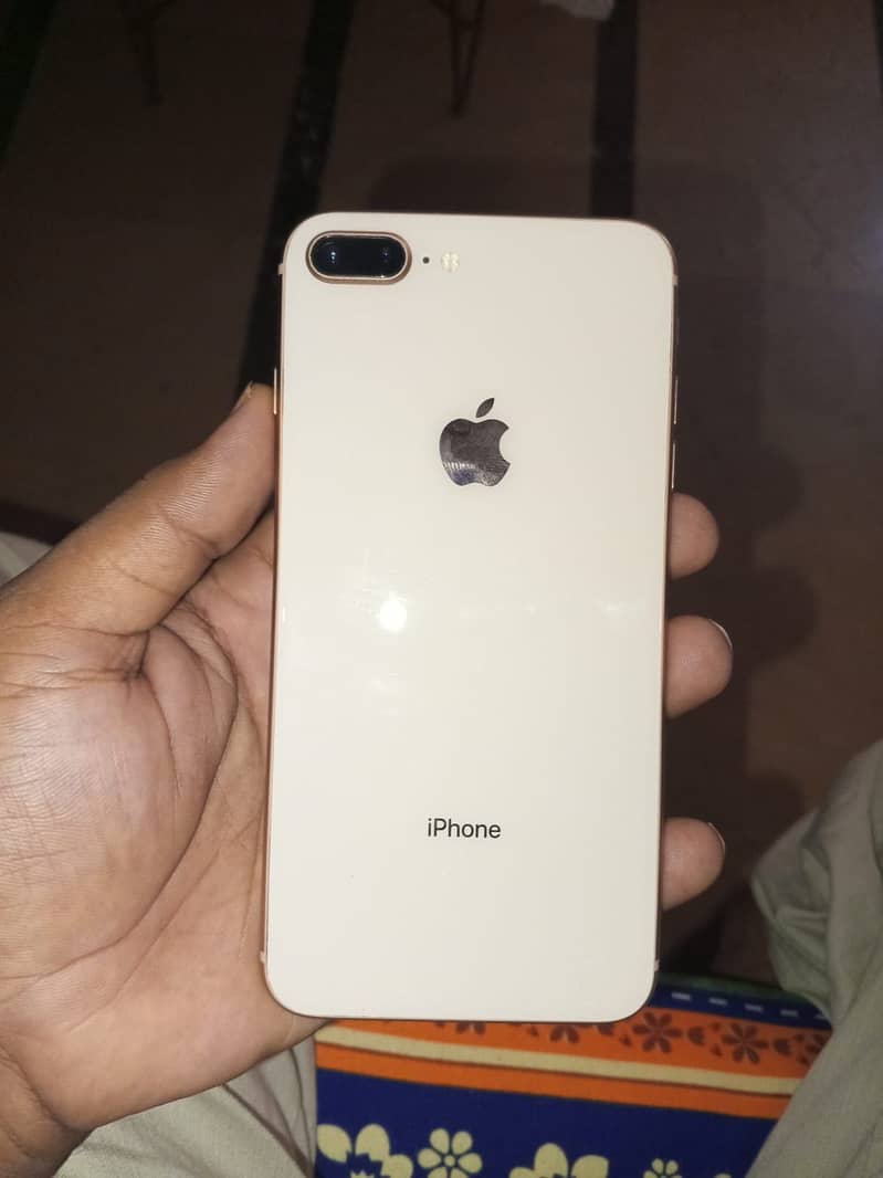 Apple iPhone 8 Plus 4