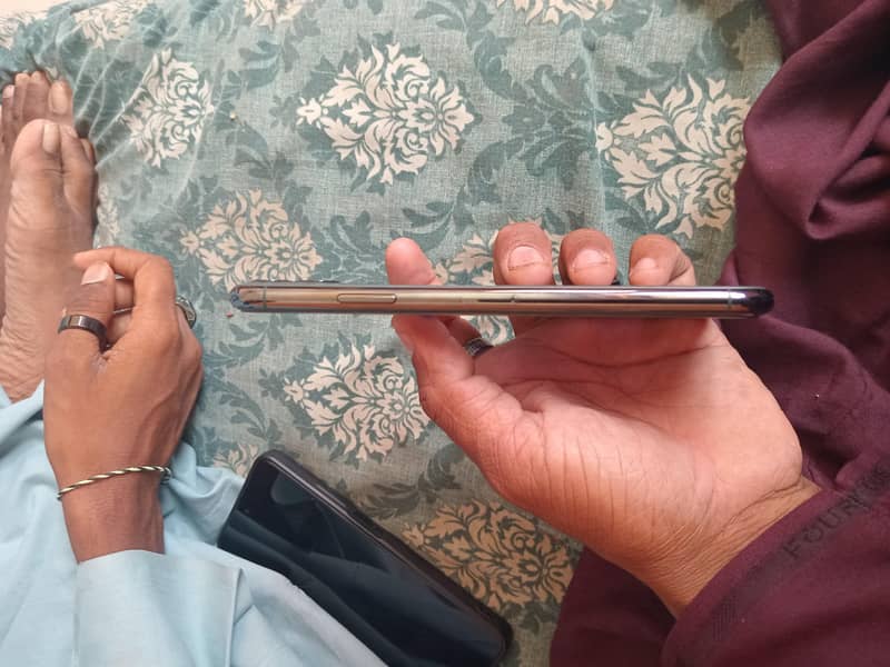 Apple iPhone 11 Pro Max 2