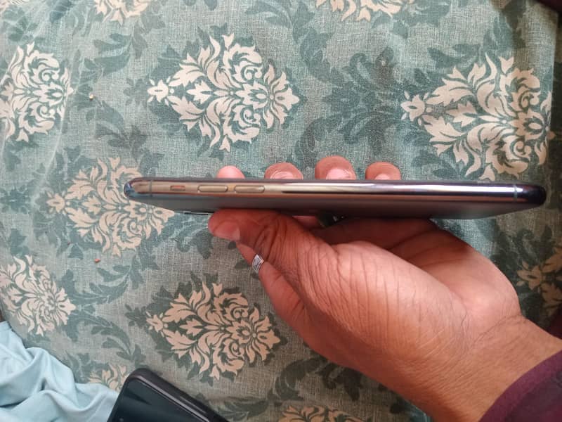 Apple iPhone 11 Pro Max 4