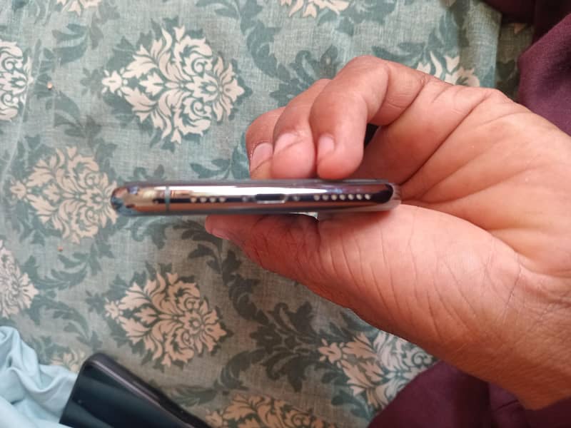 Apple iPhone 11 Pro Max 6