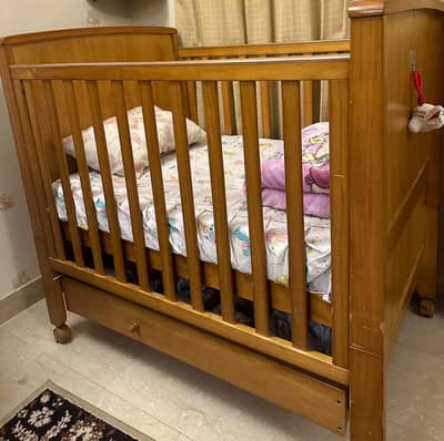 Zubaidas Wooden Baby Cot