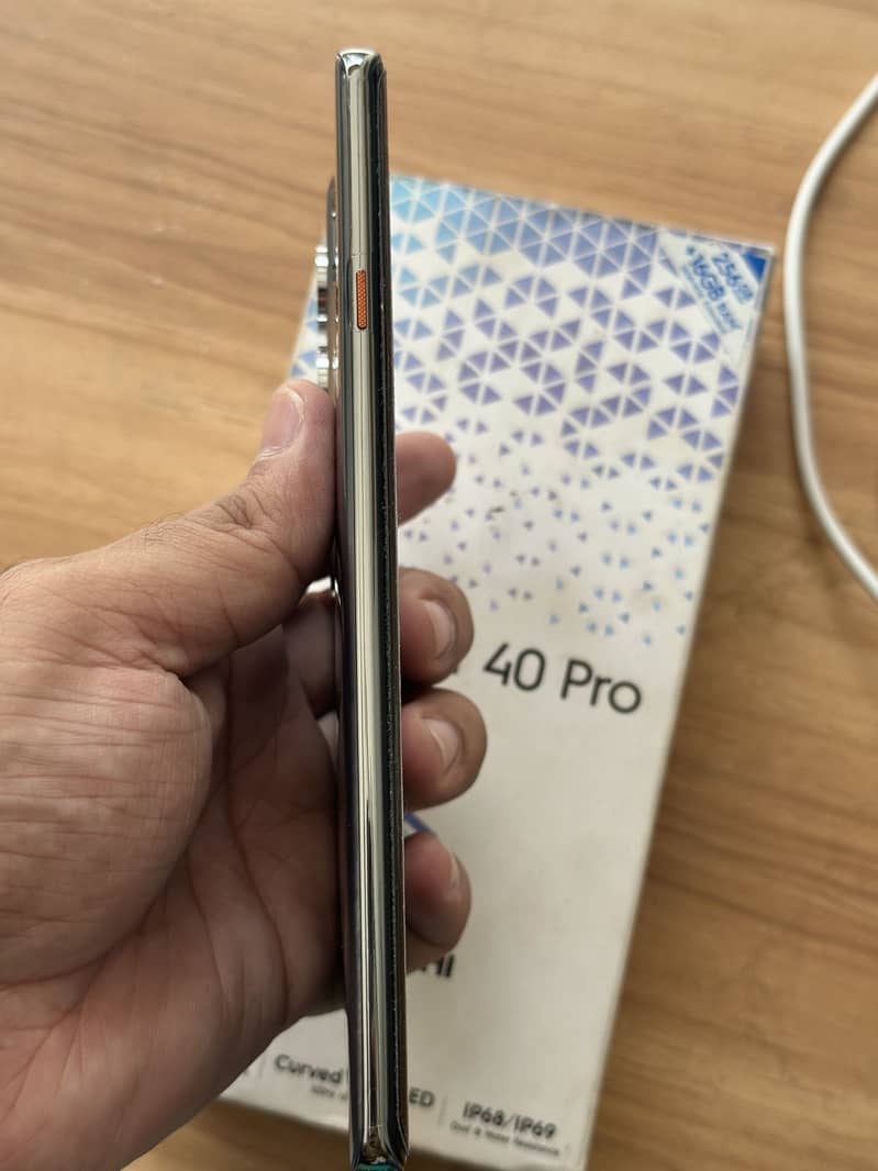 Tecno CAMON 40 Pro 1