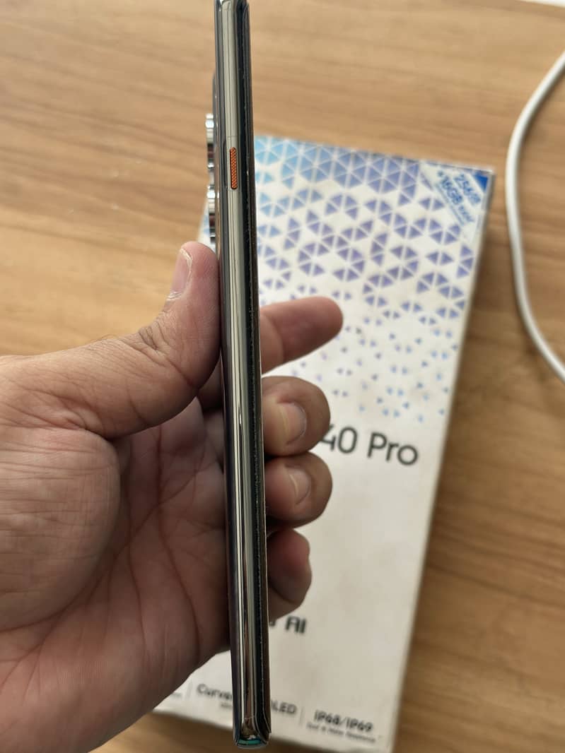 Tecno CAMON 40 Pro 4