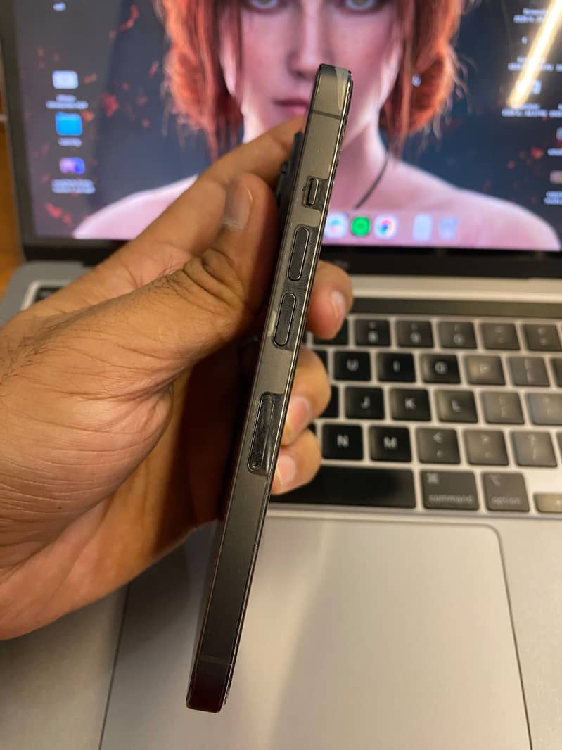 Apple iPhone 13 Pro 2