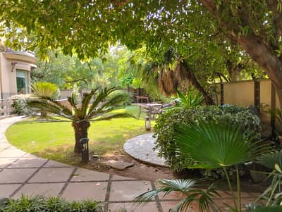 Investor Alert | Premium Margalla Facing Corner House 944 Square Yards for Sale F-7, Islamabad Proper Corner | Two Side Open | Full Basement | Prime F-7 Location