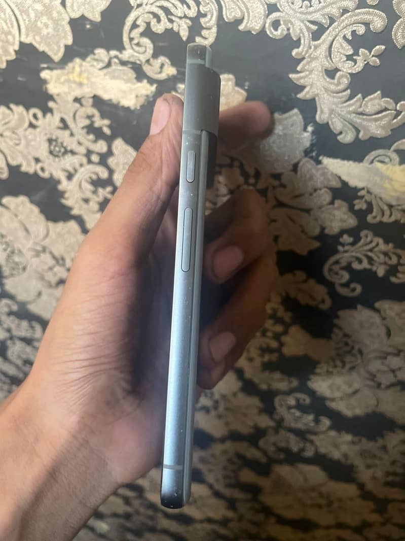 Google Pixel 8 4