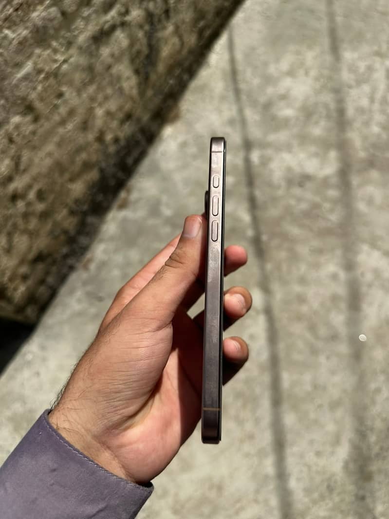 Apple iPhone 16 Pro Max 3