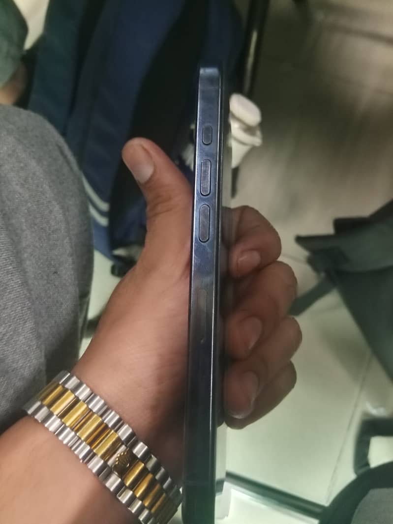 Apple iPhone 15 Pro 2