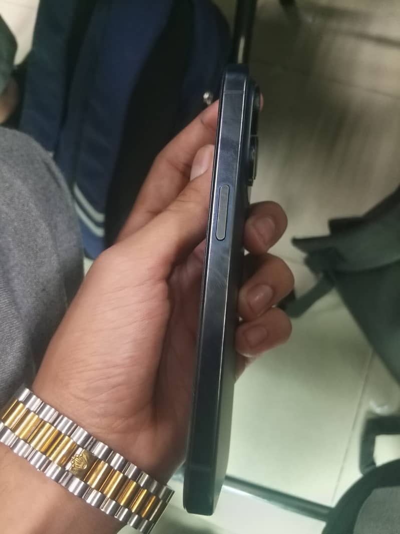 Apple iPhone 15 Pro 3