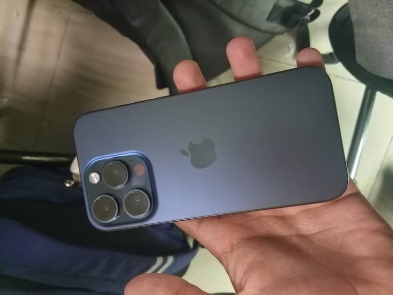 Apple iPhone 15 Pro 4