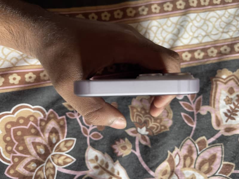 Apple iPhone 14 3