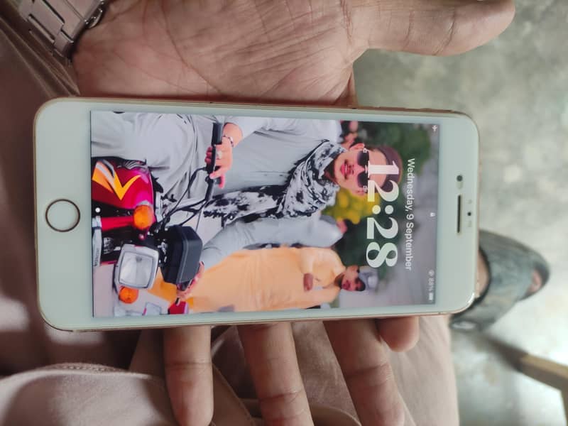 Apple iPhone 8 Plus 0