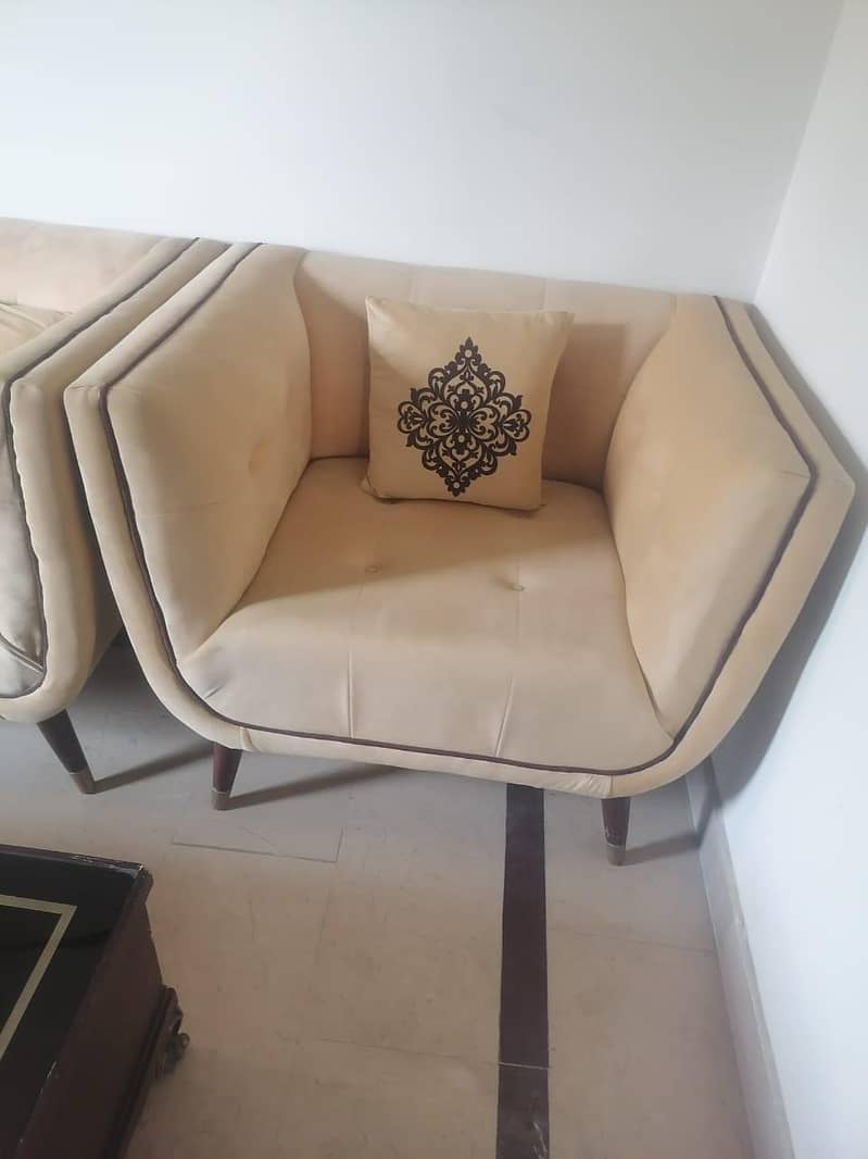 6 seater sofas andtable 2