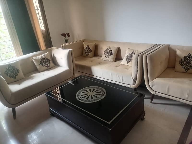 6 seater sofas andtable 4