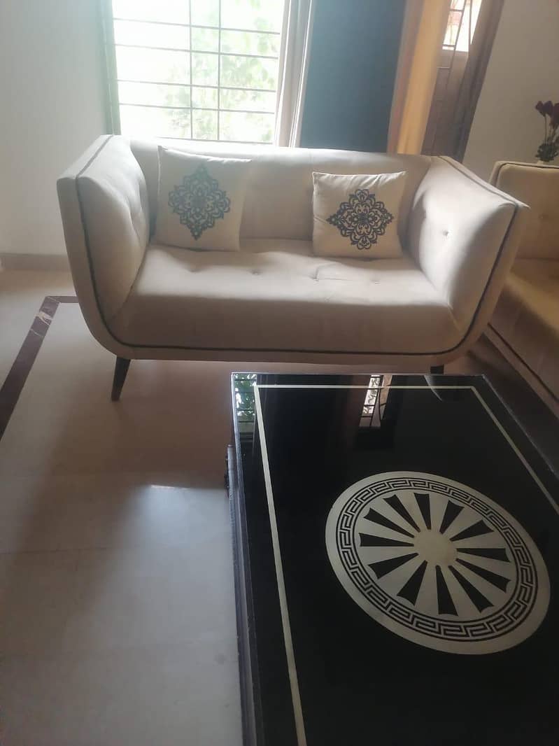6 seater sofas andtable 5