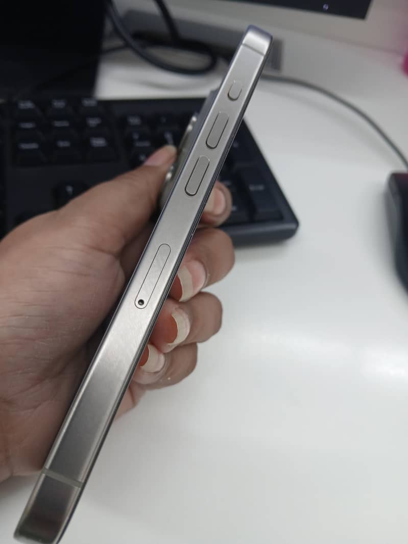 Apple iPhone 15 Pro 2