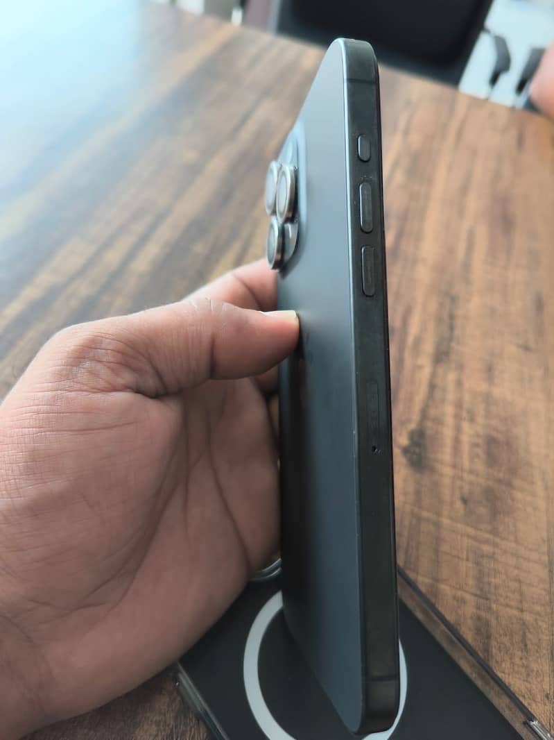 Apple iPhone 15 Pro Max 0