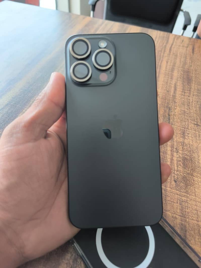 Apple iPhone 15 Pro Max 1