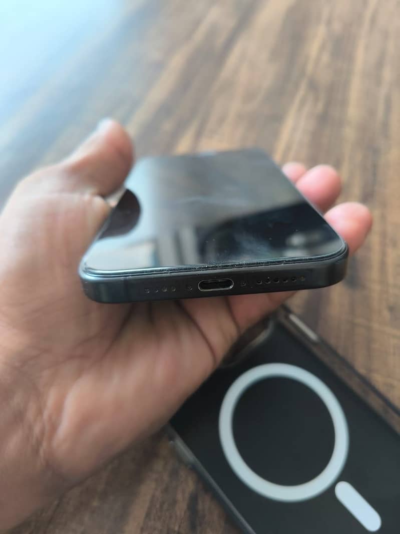 Apple iPhone 15 Pro Max 2