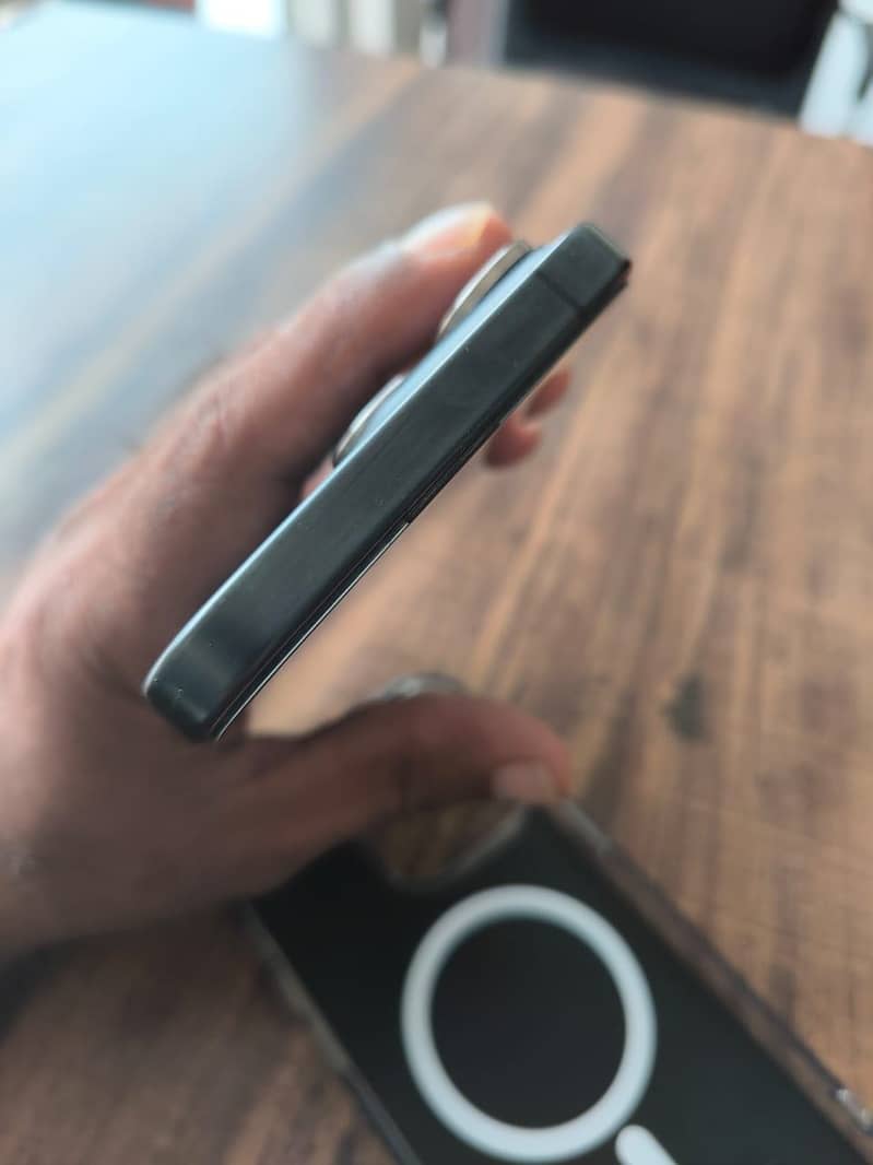 Apple iPhone 15 Pro Max 6