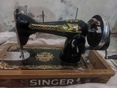 1 singer mashin aur 1 wooden lamp urgent sell kerna he