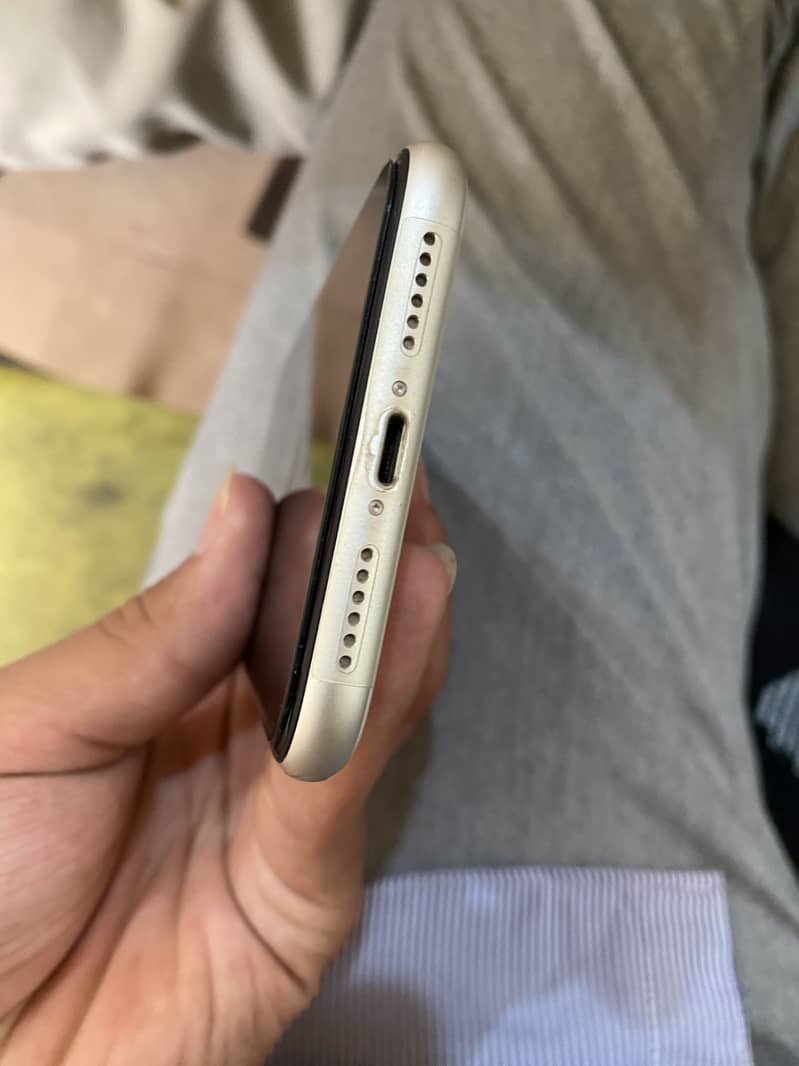 Apple iPhone 11 3