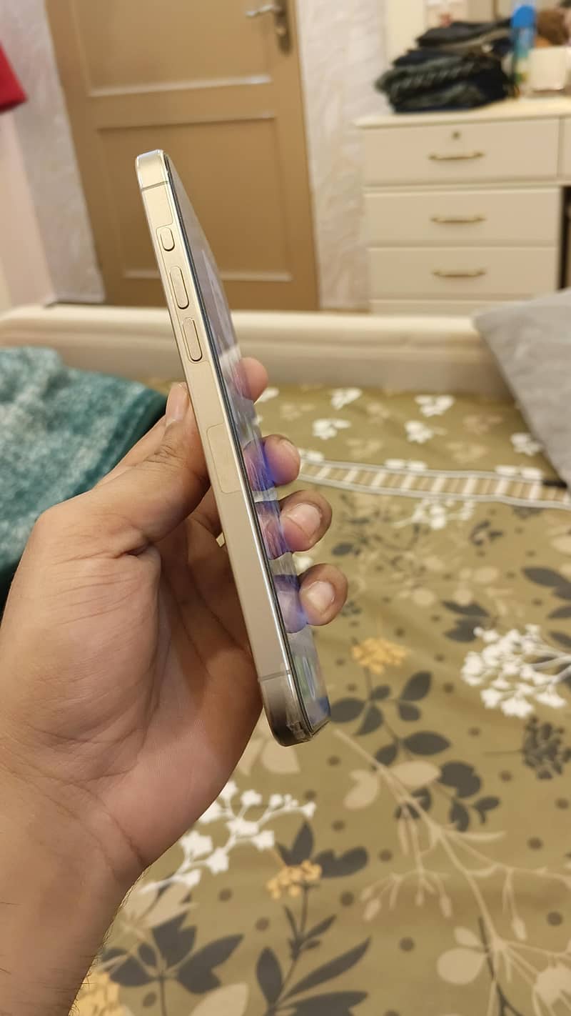 Apple iPhone 15 Pro Max. jv 3