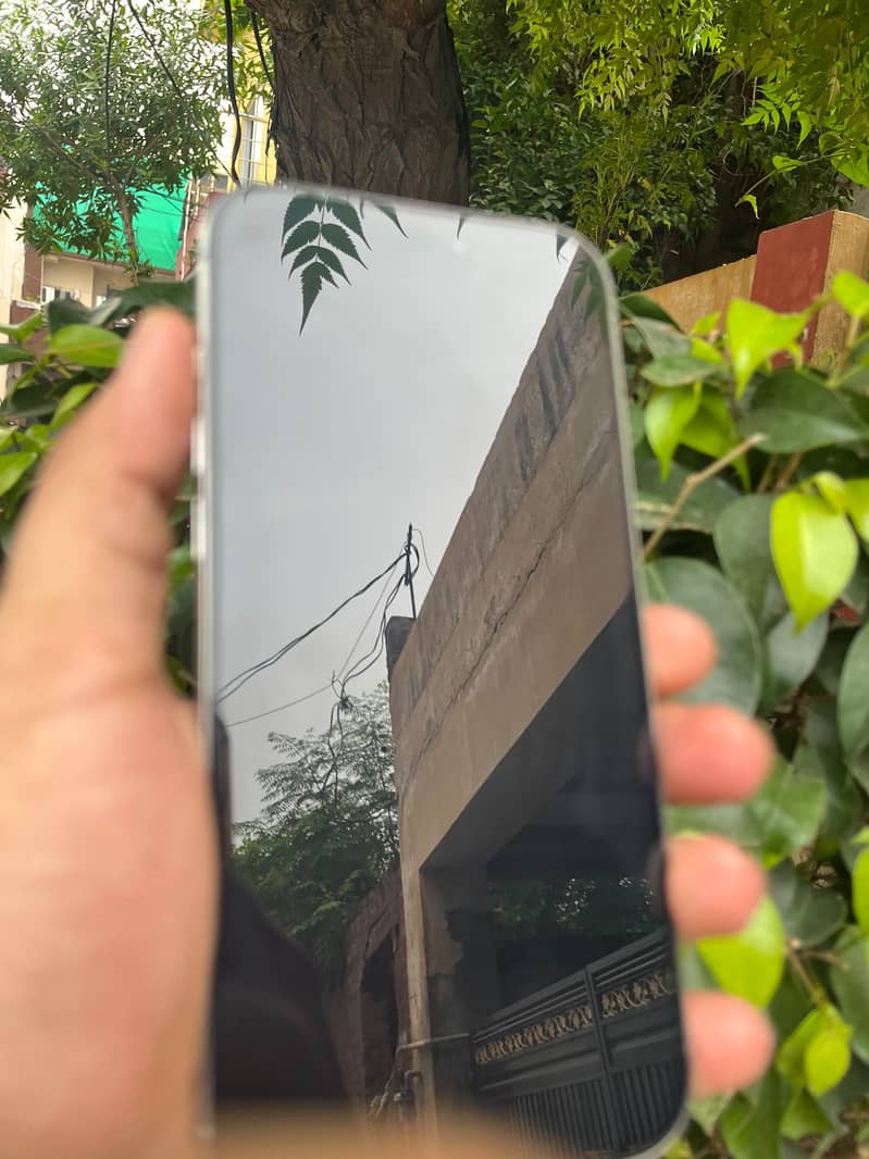 Apple iPhone 16 Pro Max 4