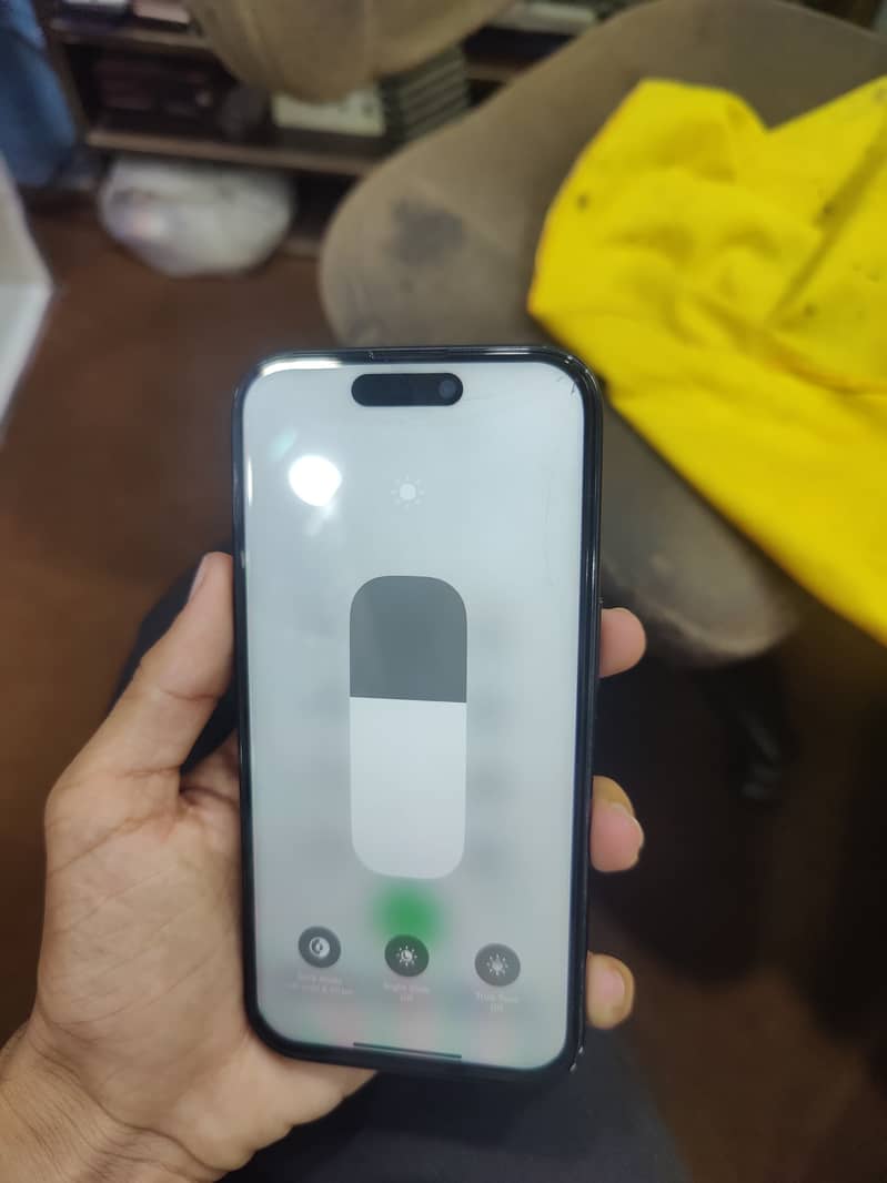 Apple iPhone 16 1