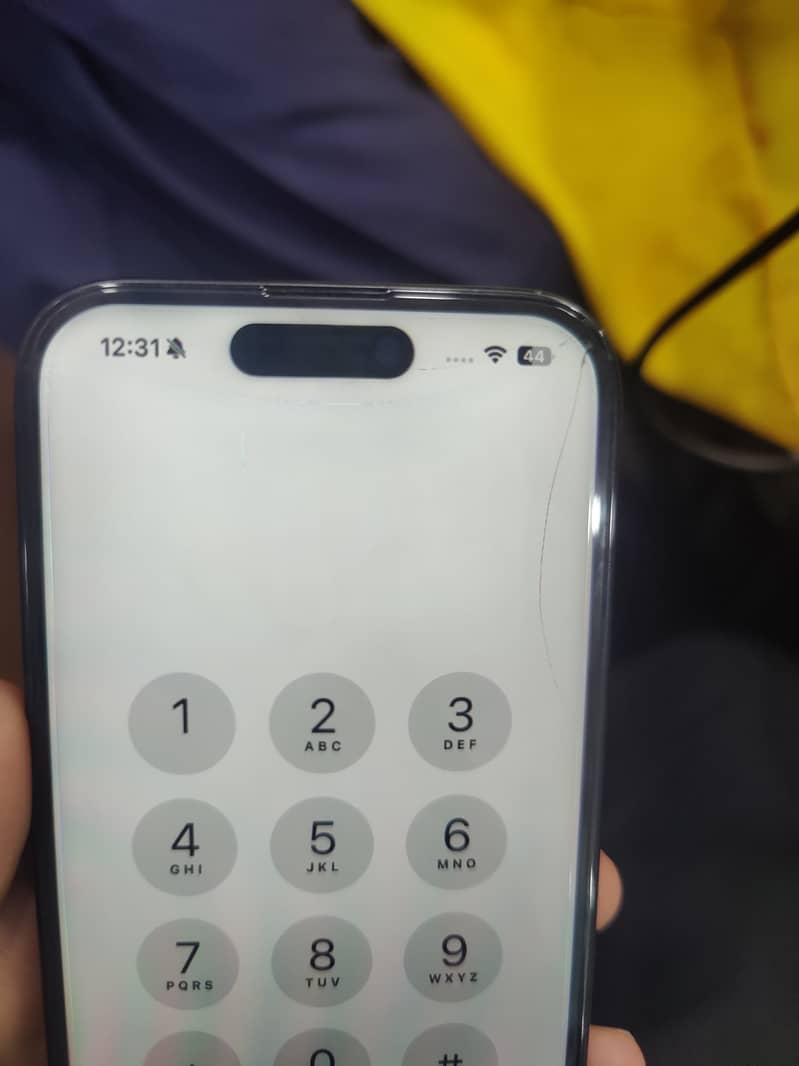 Apple iPhone 16 3