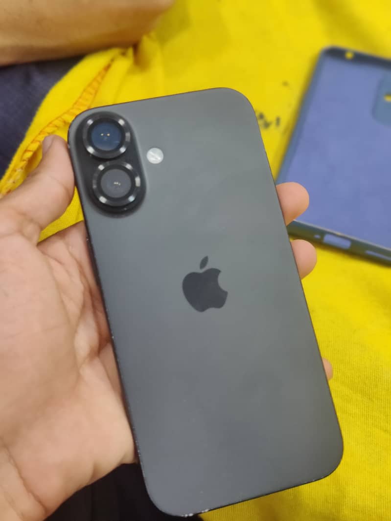 Apple iPhone 16 4