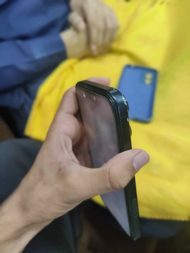 Apple iPhone 16 5