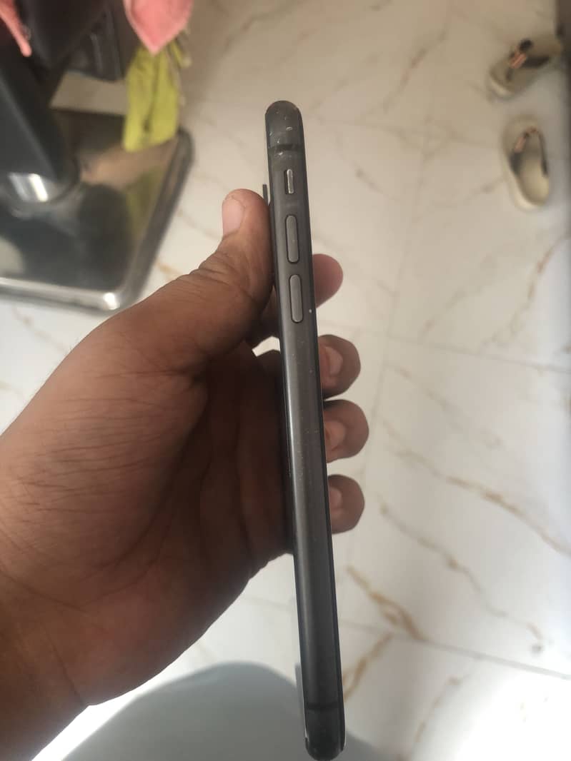 Apple iPhone 11 3