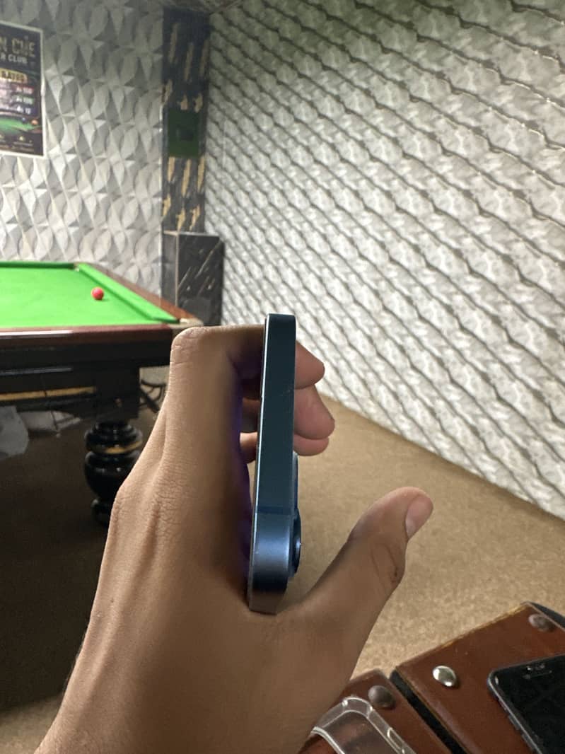 Apple iPhone 13 2