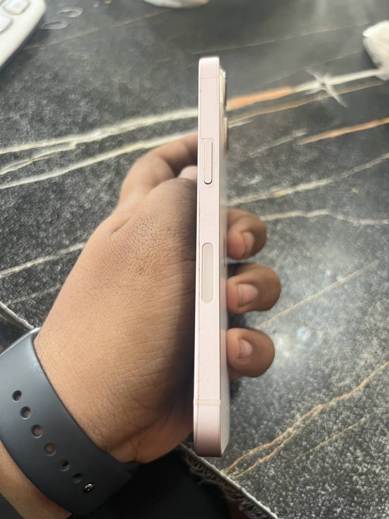Apple iPhone 13 2